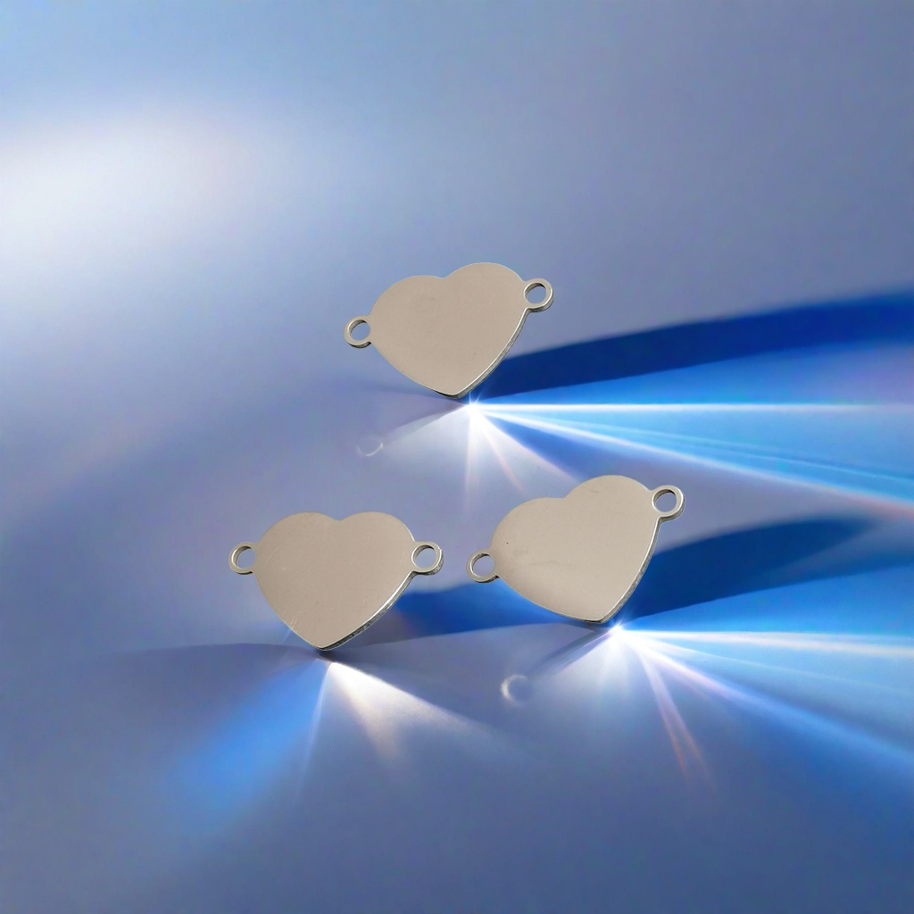 Metal heart-shaped pendant is a fashionable, simple and versatile necklace accessory details Picture