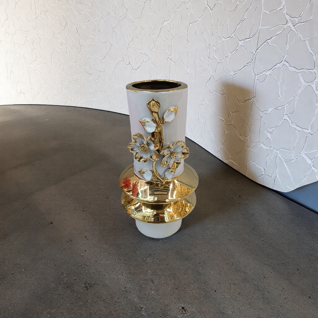 Retro copper art decorative vases, living room coffee tables, entrance hall ornaments, light luxury style home accessories details Picture