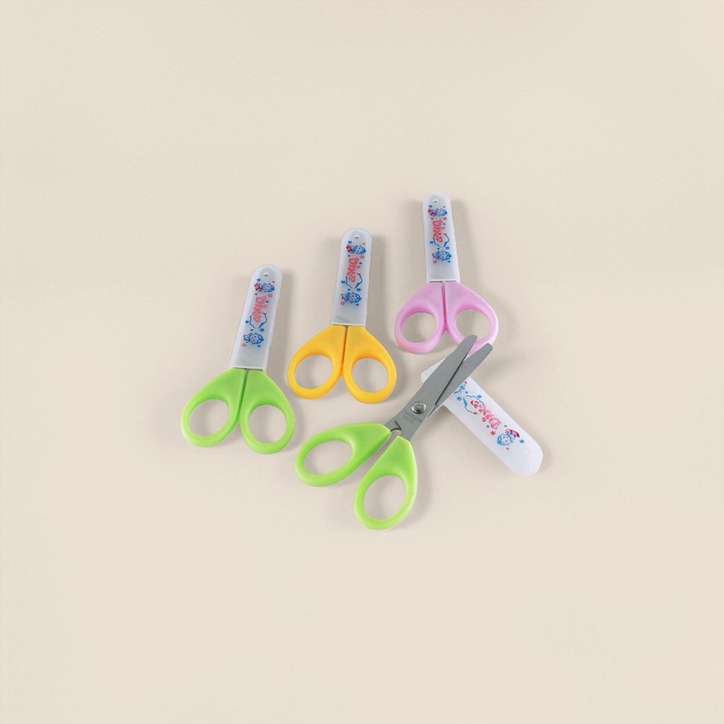 Student stationery scissors, 18cm round head safety scissors, made of 304 stainless steel Application Scenario