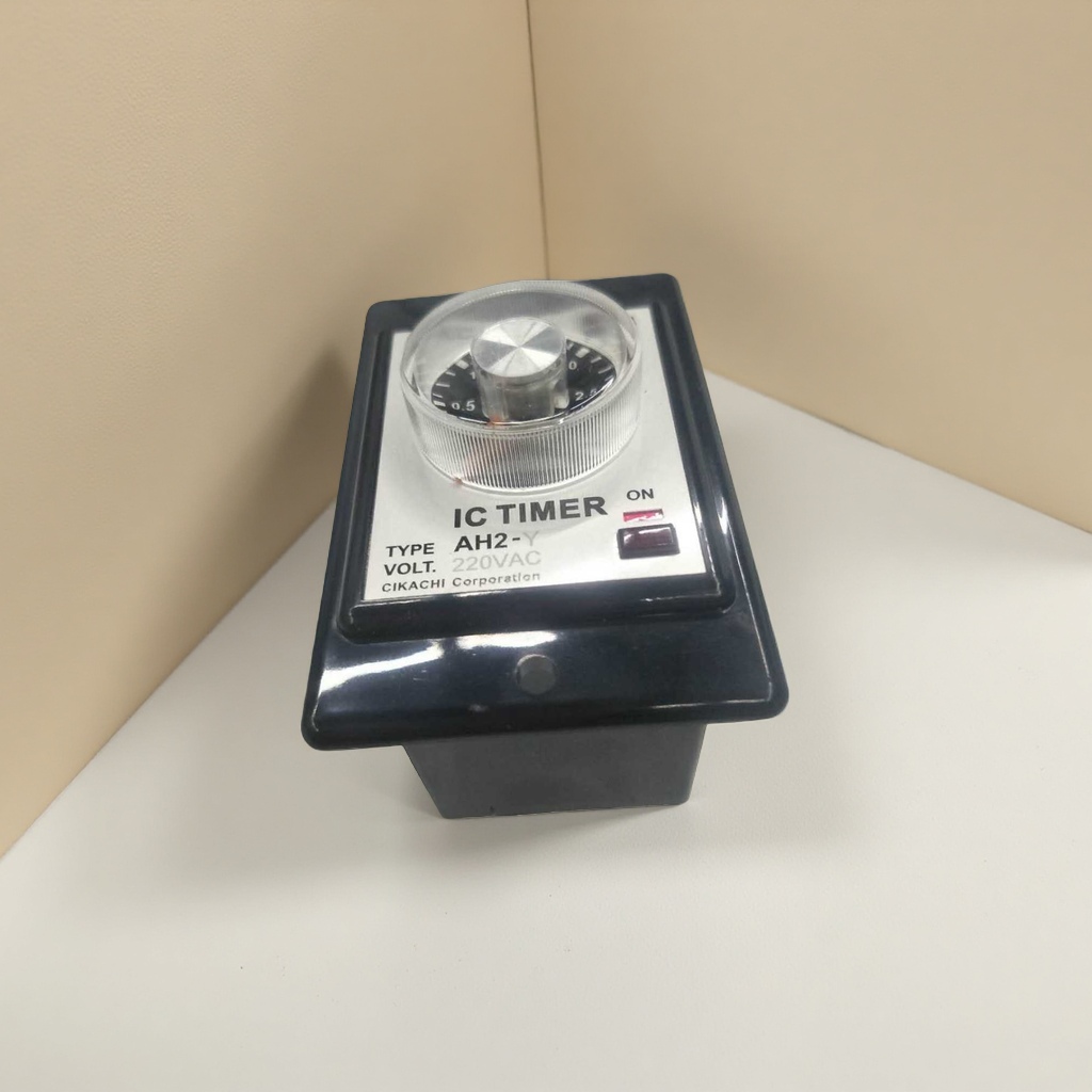 The IC timer chip NE555 precision adjustable delay module is a universal electronic timing component Application Scenario