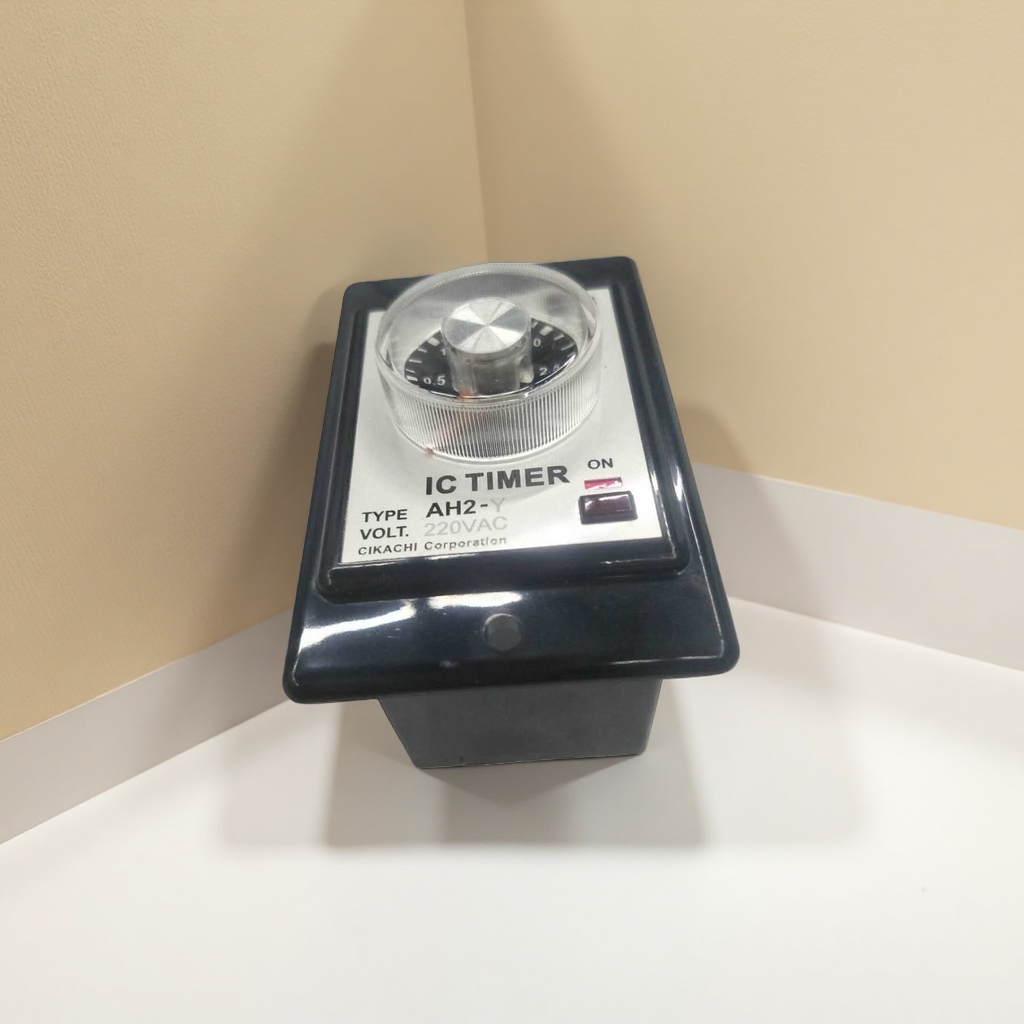 The IC timer chip NE555 precision adjustable delay module is a universal electronic timing component details Picture