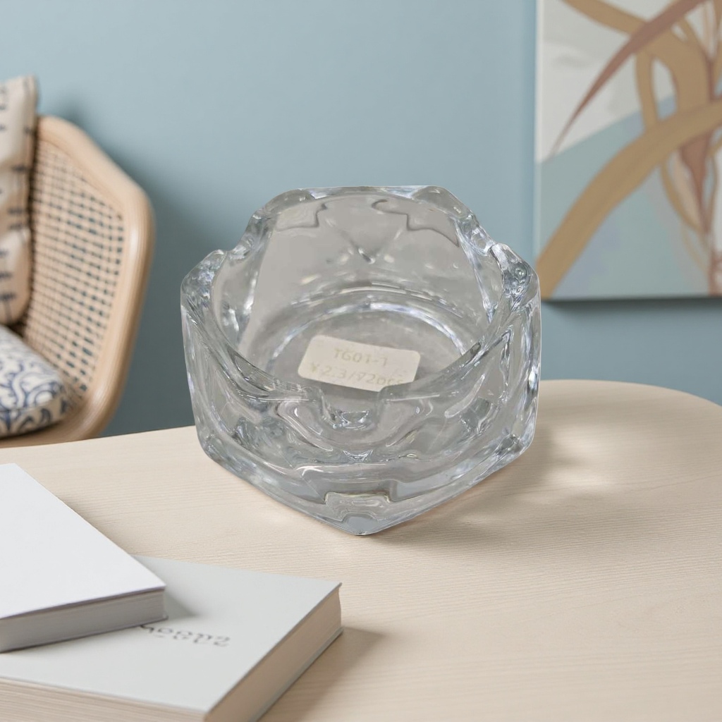 Transparent glass ashtray for household heat-resistant round tabletop storage