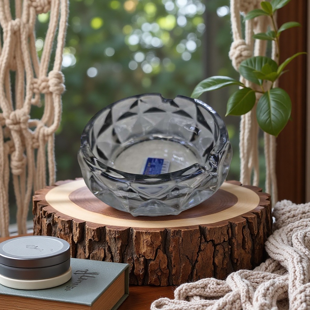 High-transparency glass ashtray for office and household use, heat-resistant and anti-scald desktop storage
