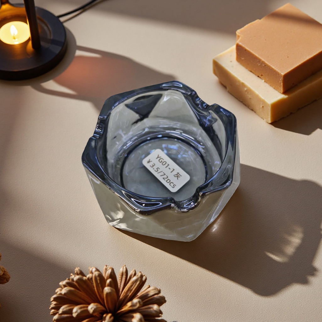 Glass ashtray, transparent heat-resistant household tabletop, anti-overflow ashtray Application Scenario