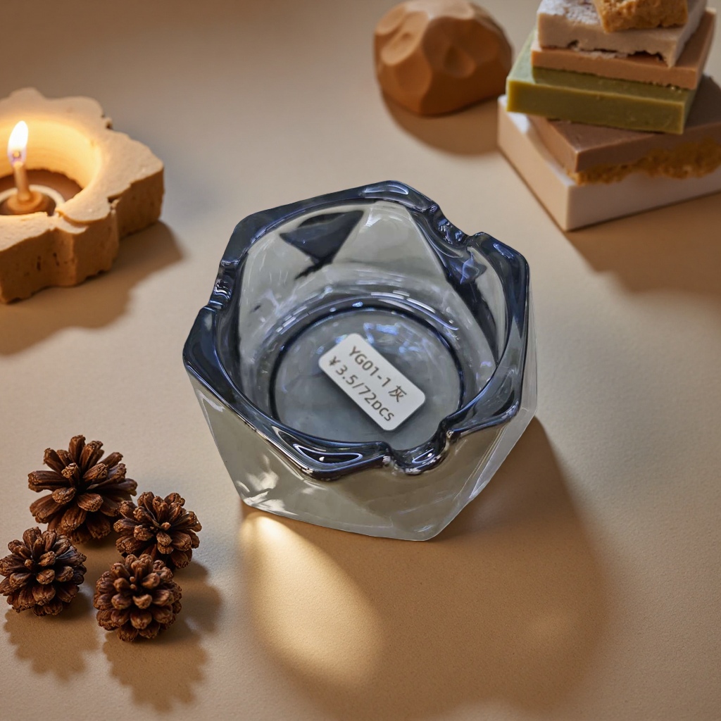 Glass ashtray, transparent heat-resistant household tabletop, anti-overflow ashtray details Picture