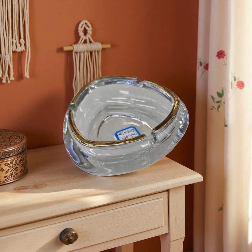 High-transparency glass ashtray for office and home use, heat-resistant and heat-resistant, circular desktop storage Application Scenario