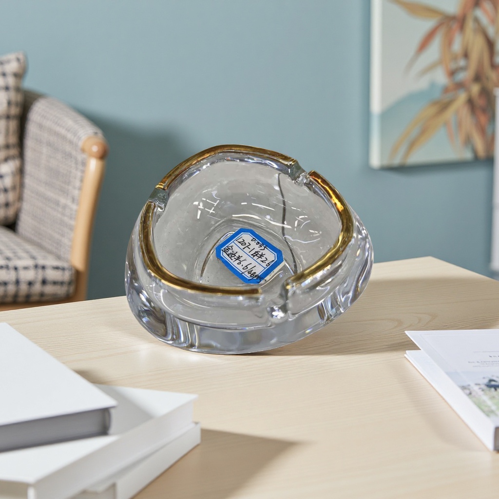 High-transparency glass ashtrays are office anti-overflow desktop storage supplies