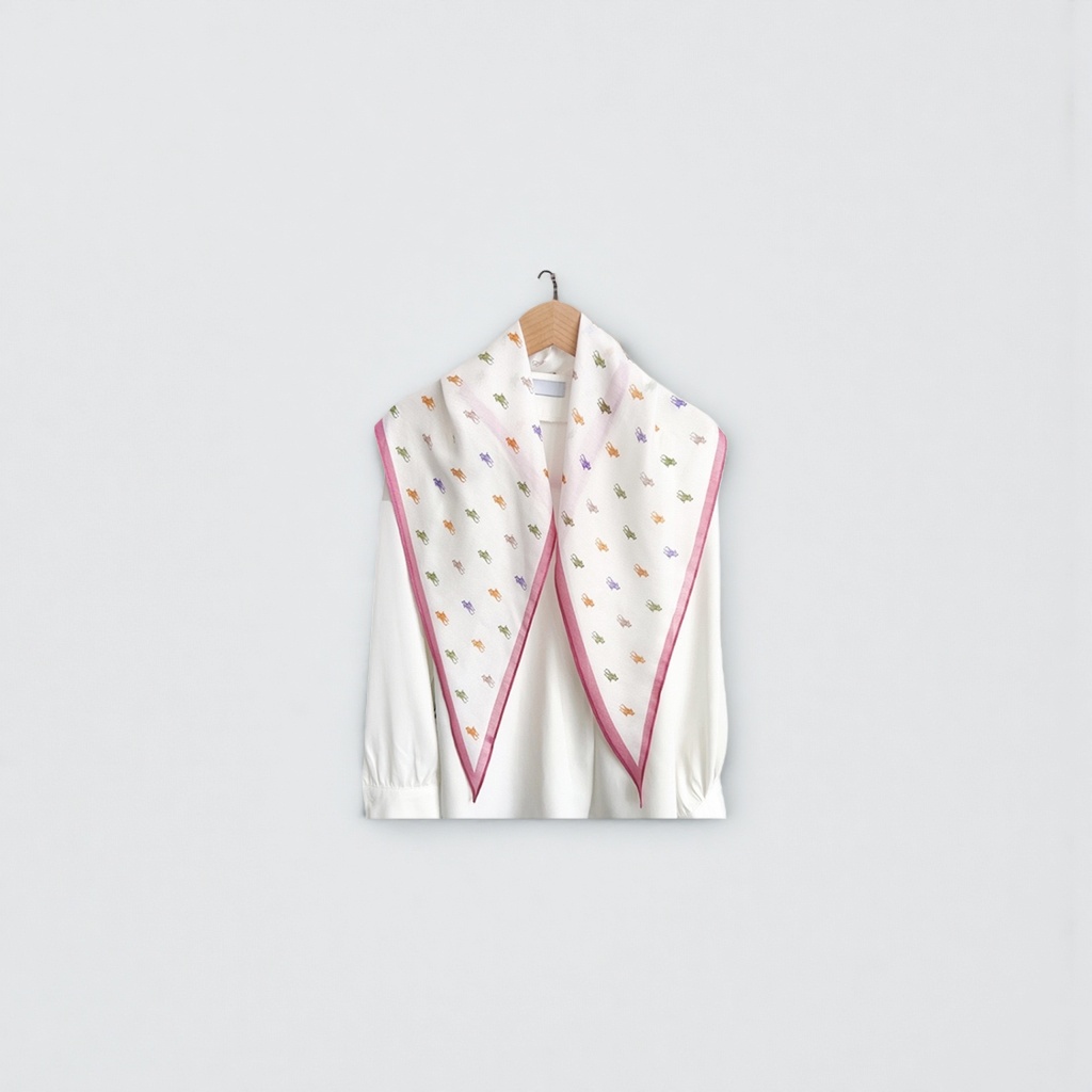 Silk scarf with printed patterns, square scarf, sun protection ribbon and scarf accessories Application Scenario