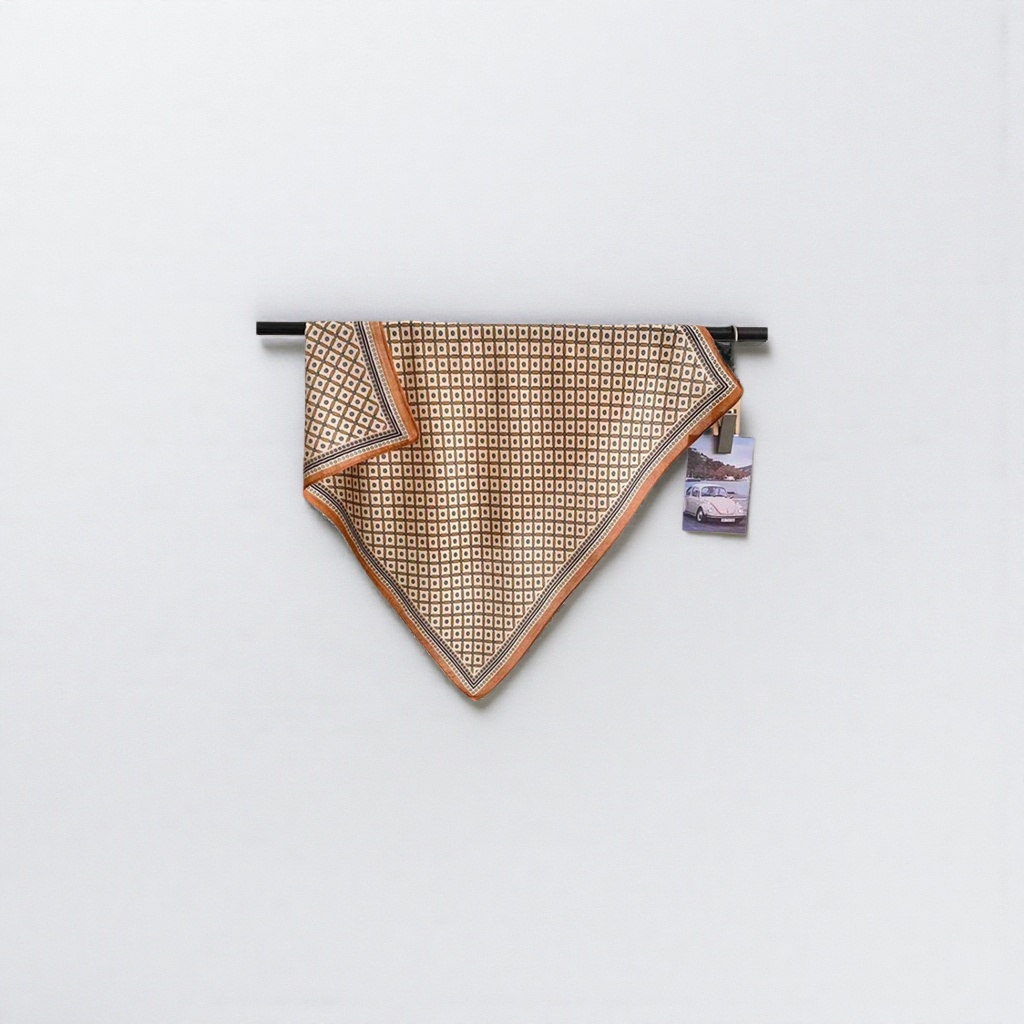 Mulberry silk scarves are thin and flowing for women in spring and summer, making them look slimmer and versatile