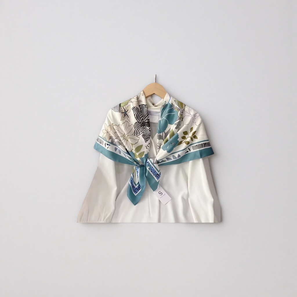 The mulberry silk women's handkerchief is a light, smooth and elegant accessory that can be used all year round Application Scenario