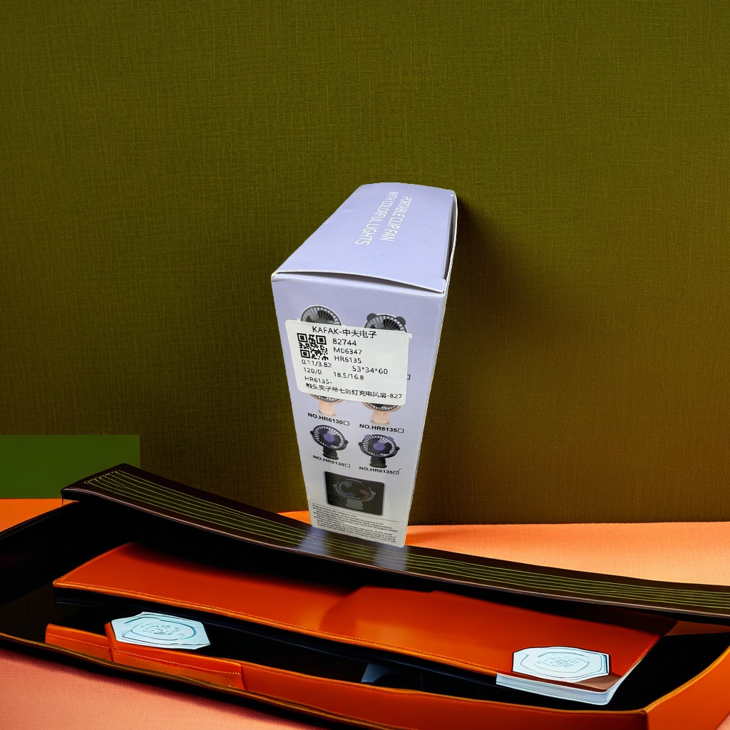 Portable clip fan with product packaging box USB charging desktop small fan details Picture
