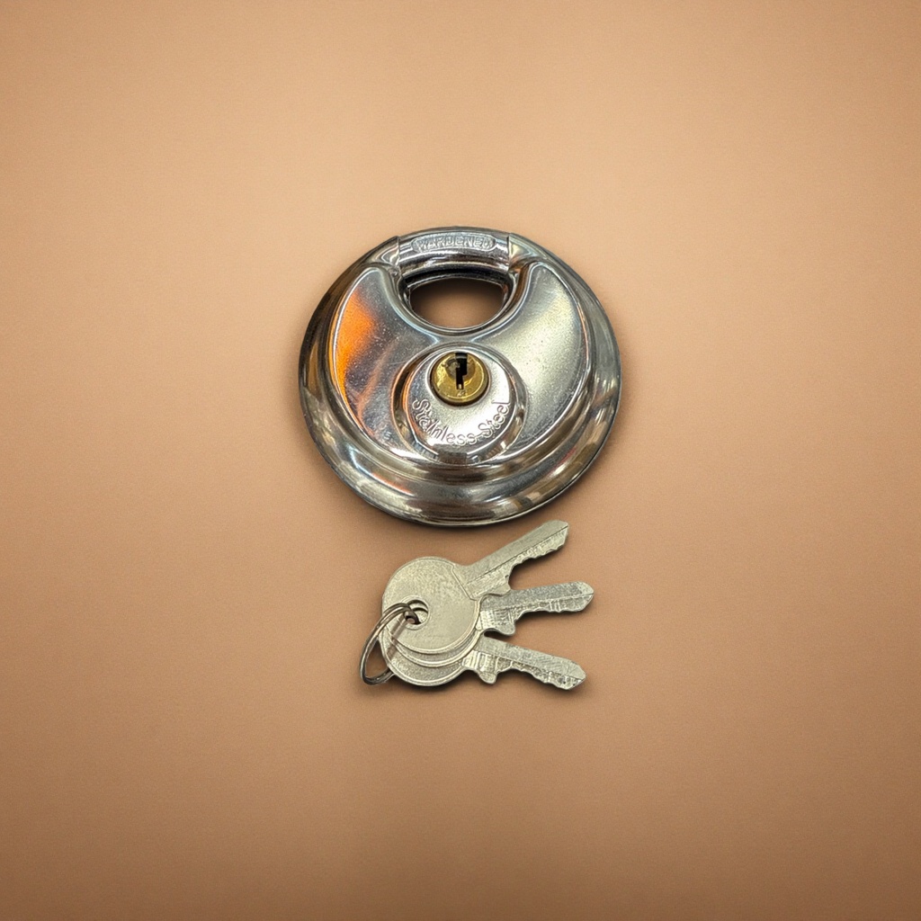 Metal padlock with key anti-theft lock, household padlock, safety lock details Picture