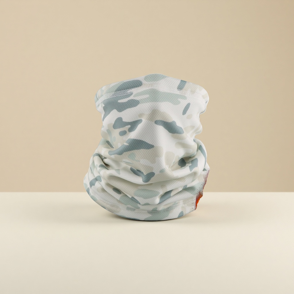 The camouflage patterned knitted scarf is elastic, breathable and suitable for outdoor sports all year round