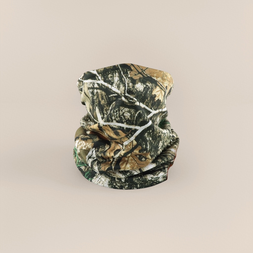 The camouflage pattern warm neck scarf is suitable for both men and women, providing protection against the wind in autumn and winter