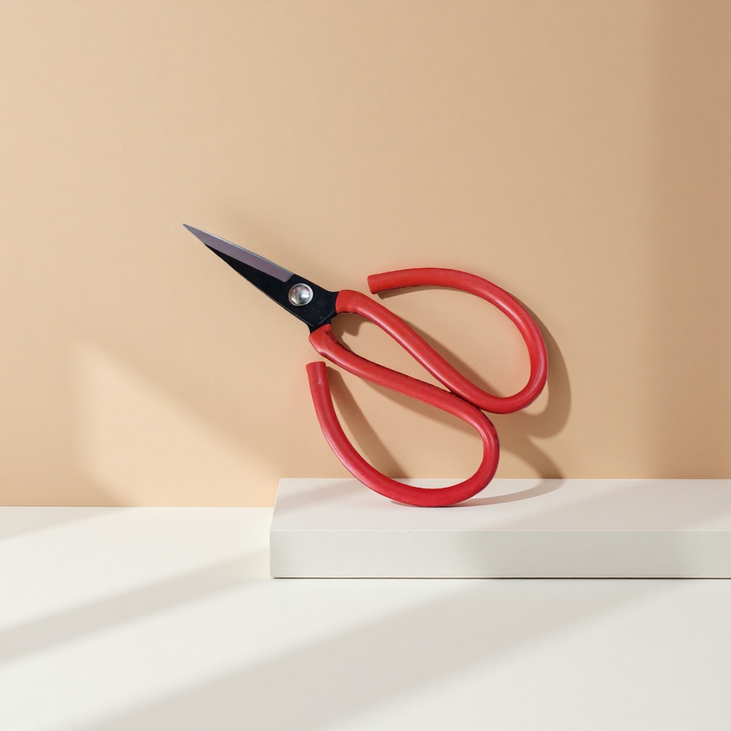 Household stainless steel scissors are sharp, durable and multi-functional for cutting cloth, paper-cutting, gardening and pruning