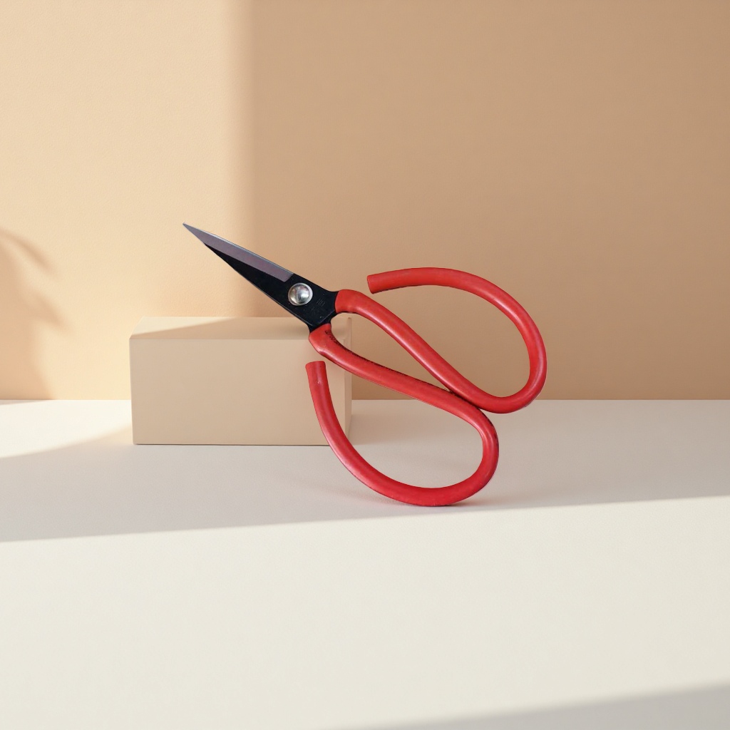 Household stainless steel scissors are sharp, durable and multi-functional for cutting cloth, paper-cutting, gardening and pruning Application Scenario