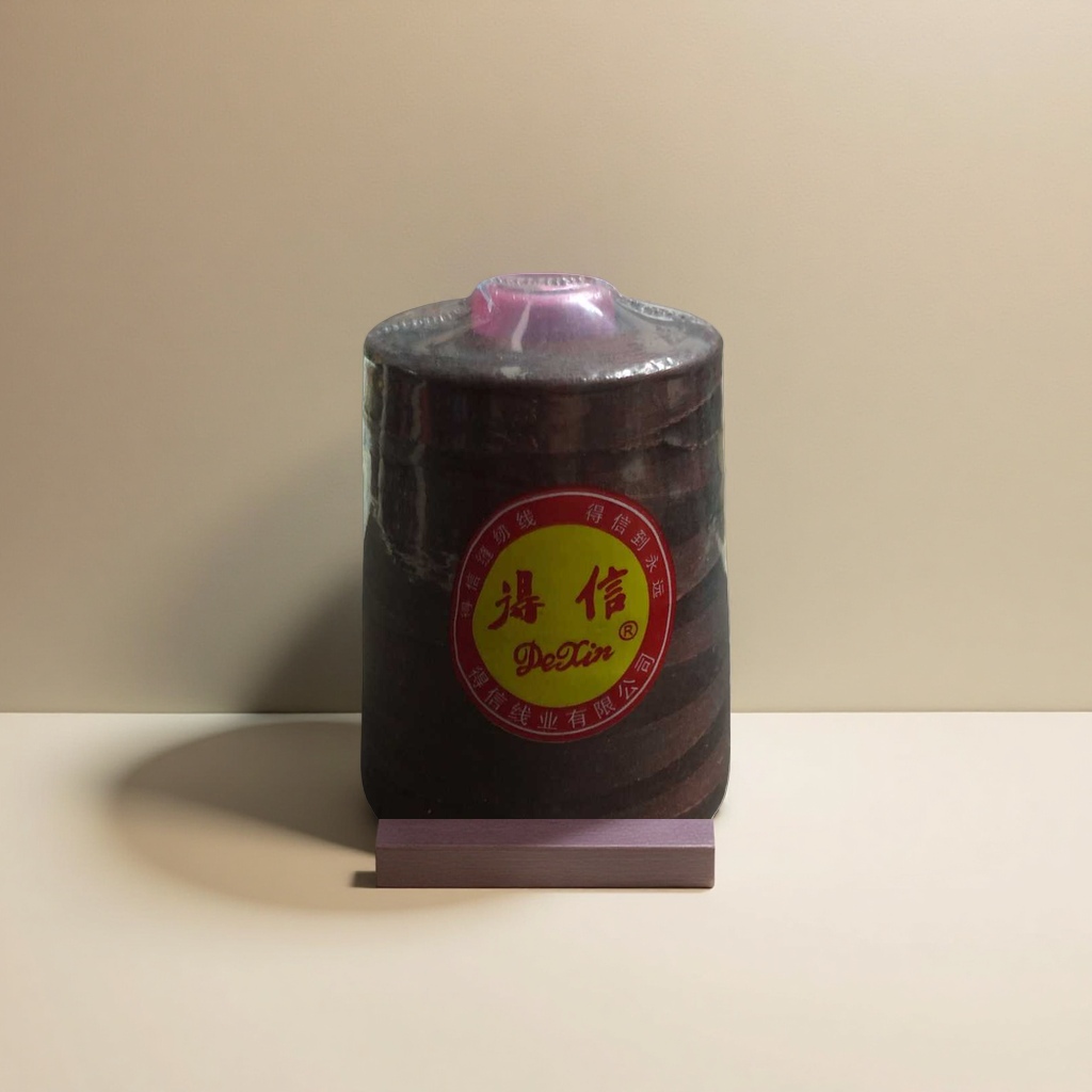 The sewing thread spool is made of high-strength and wear-resistant cotton. It is available in multiple colors for sewing machines Application Scenario