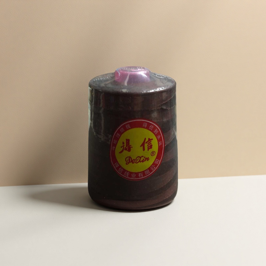 The sewing thread spool is made of high-strength and wear-resistant cotton. It is available in multiple colors for sewing machines