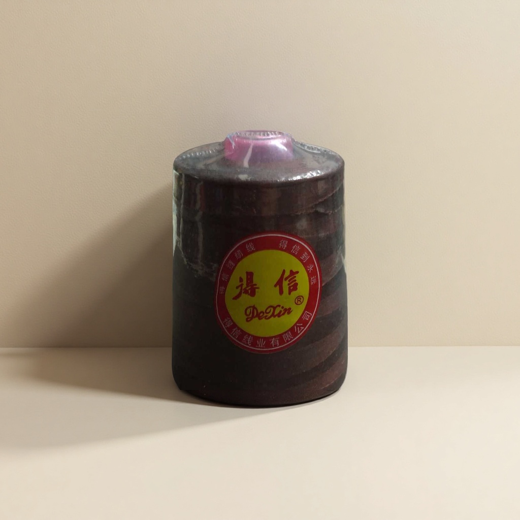 The sewing thread spool is made of high-strength and wear-resistant cotton. It is available in multiple colors for sewing machines details Picture