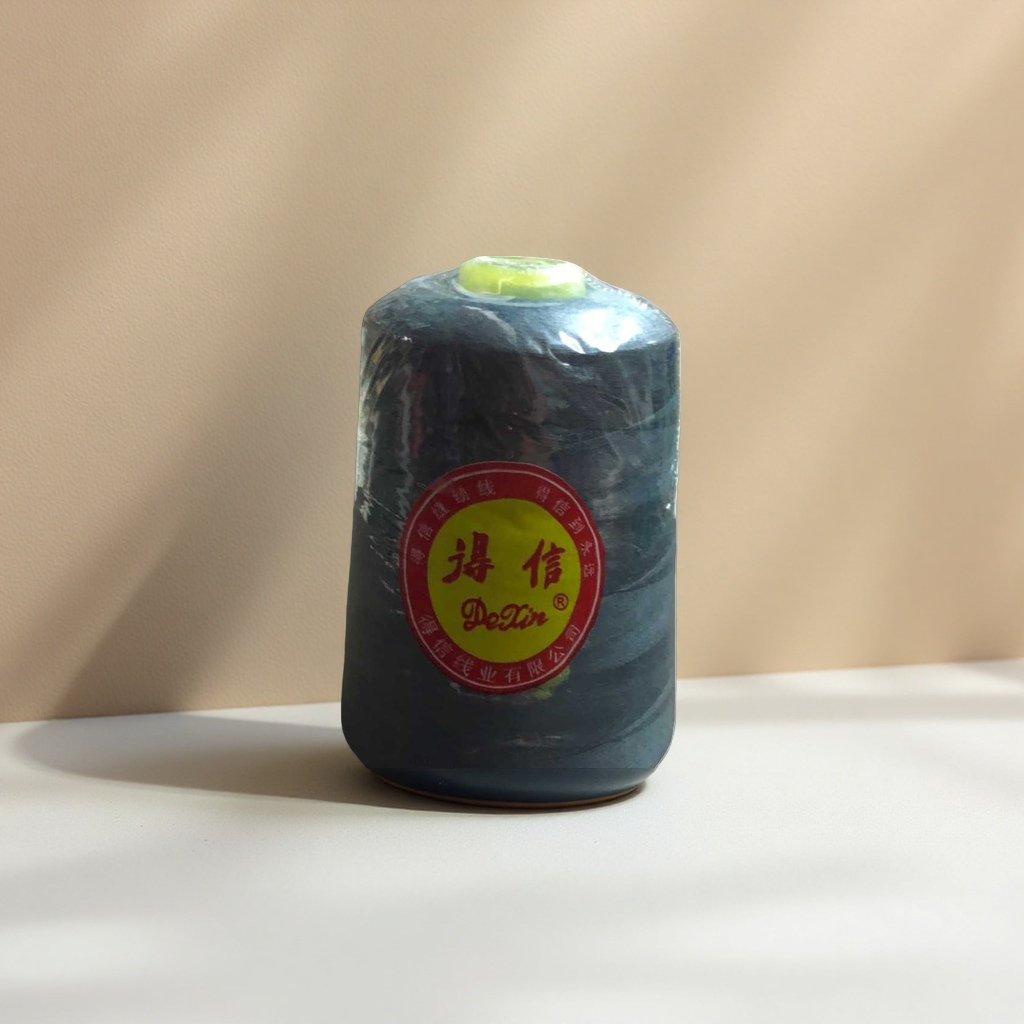 Dexin sewing thread rolls come in a variety of colors and are available. They are made of high-strength and wear-resistant cotton-polyester blends, with a length of 1000 meters