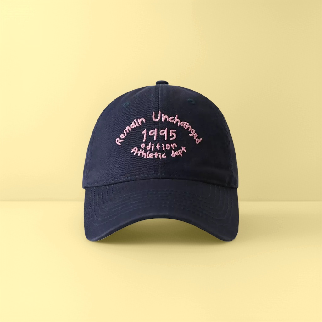 深蓝色棒球帽正面绣粉色文字Remain Unchanged 1995 edition Athletic dept