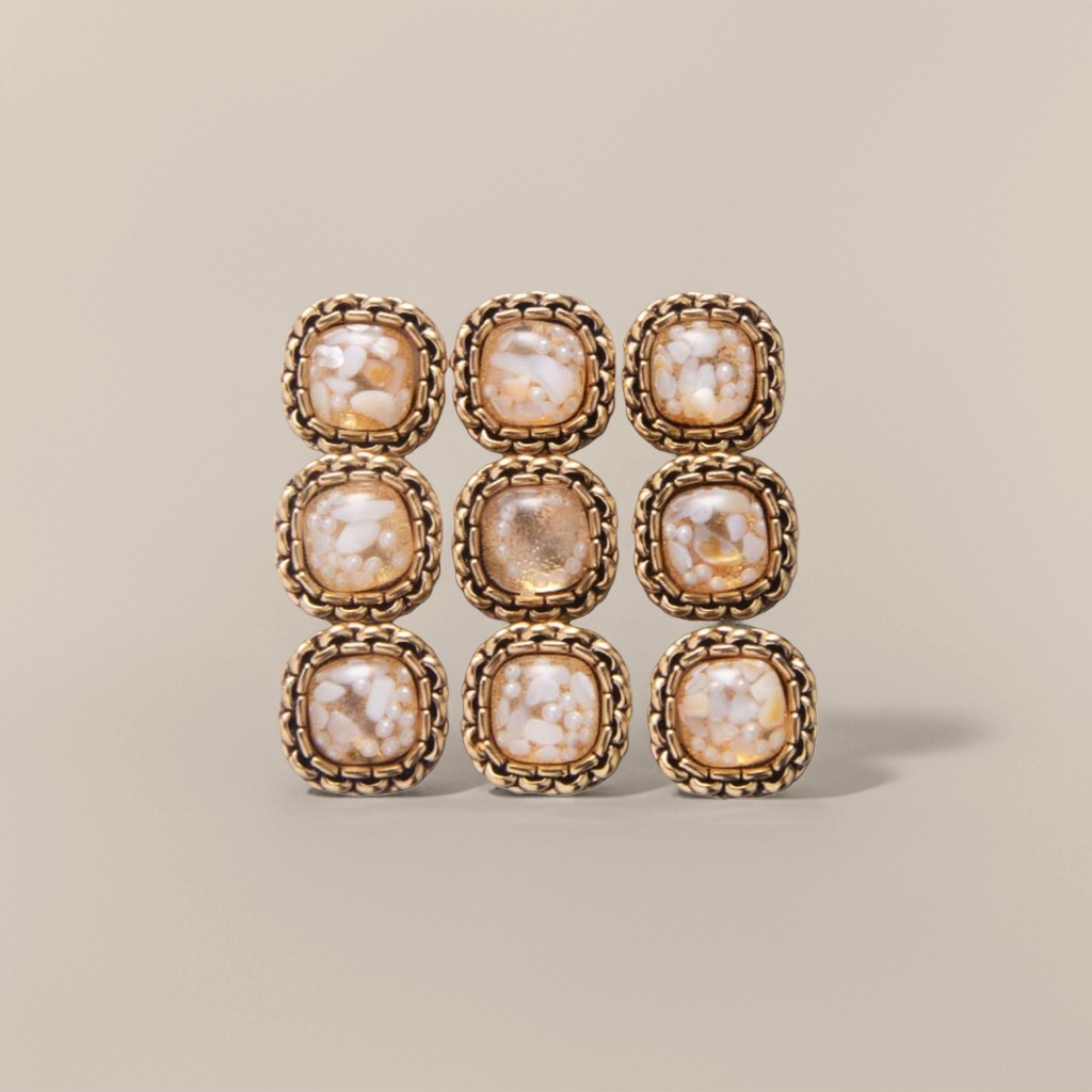 Square-shaped buttons decorated with mother-of-pearl gold borders Specification image