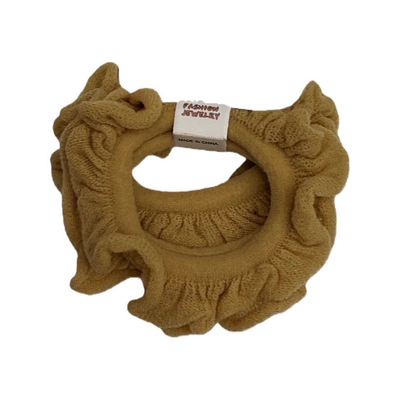 The hair band is a fashionable, simple and elastic set with multiple colors to choose from. It is anti-slip and won't damage your hair Item Picture