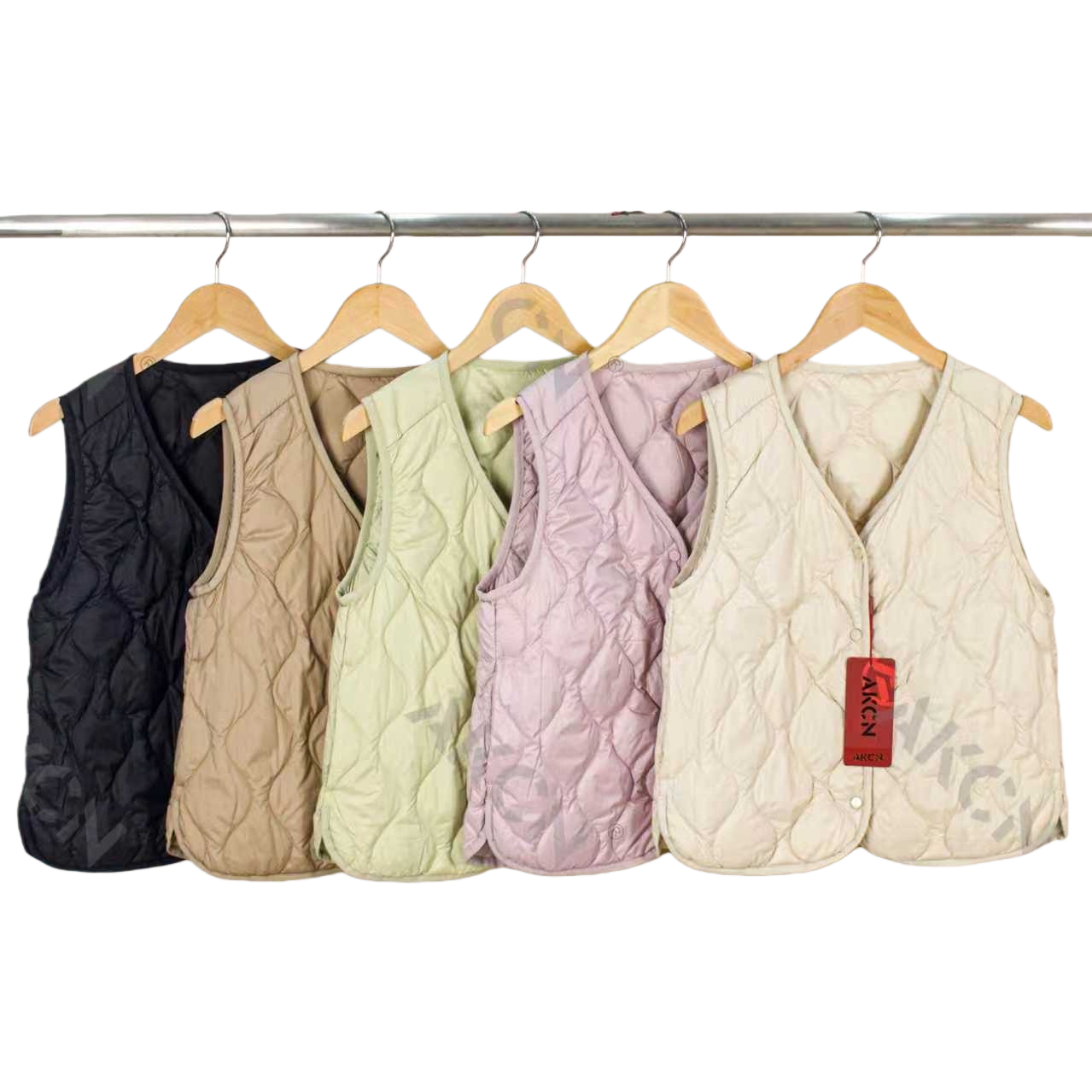 Description words: Multi-color quilted vest Main body: Five quilted sleeveless vests of different colors, hung on a hanger for display. The colors include black, khaki, light green, light pink and off-white Item Picture