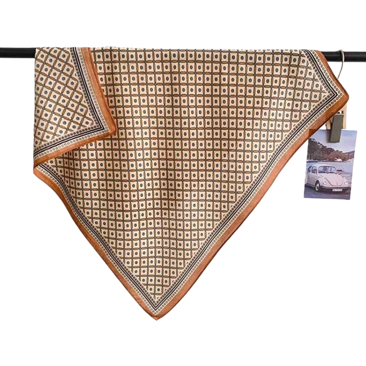 كما ان وشاح دودة القزّ كان رقيق جدا في الربيع والصيف Item Picture