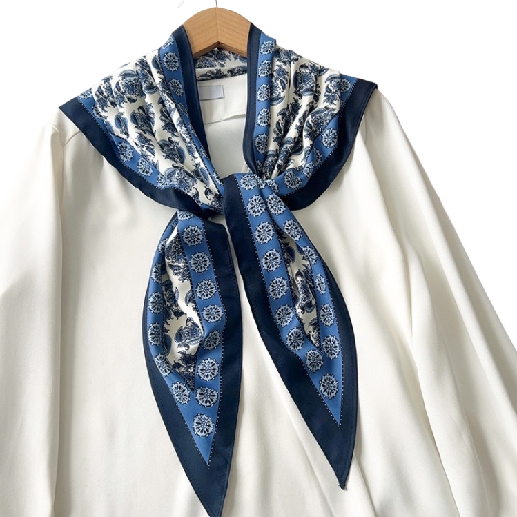 This blue-patterned silk scarf is a lightweight, breathable and versatile spring and summer scarf for women Item Picture