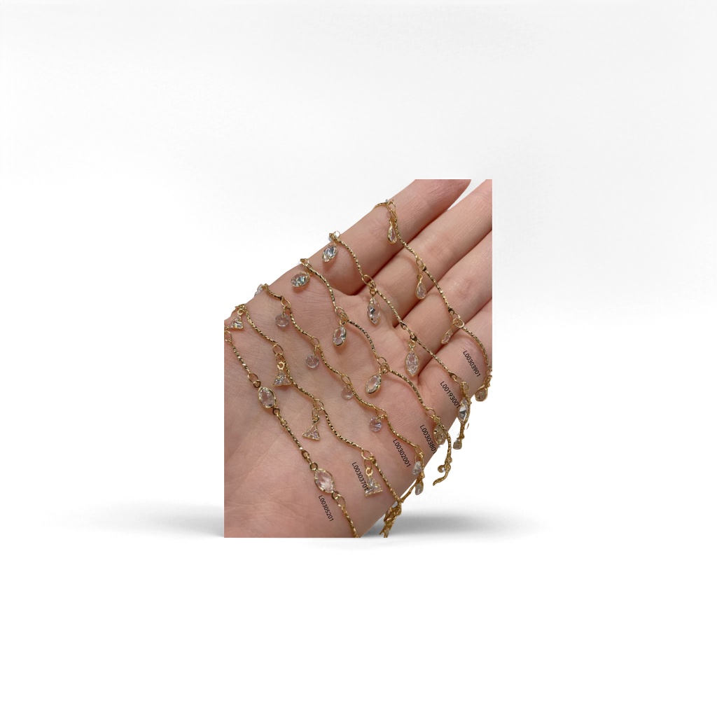 قلادة الكريستال ذات السلسلة الذهبية details Picture