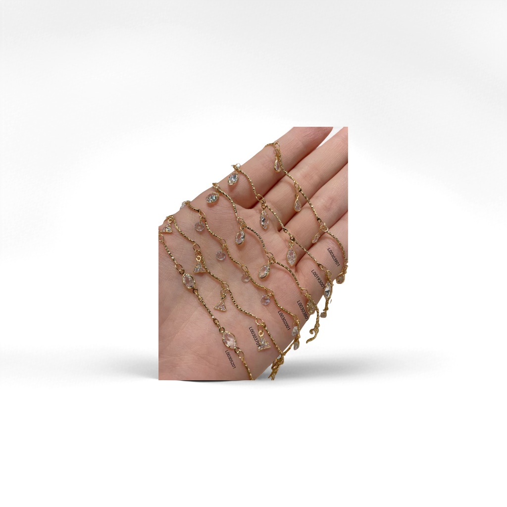 قلادة الكريستال ذات السلسلة الذهبية Specification image