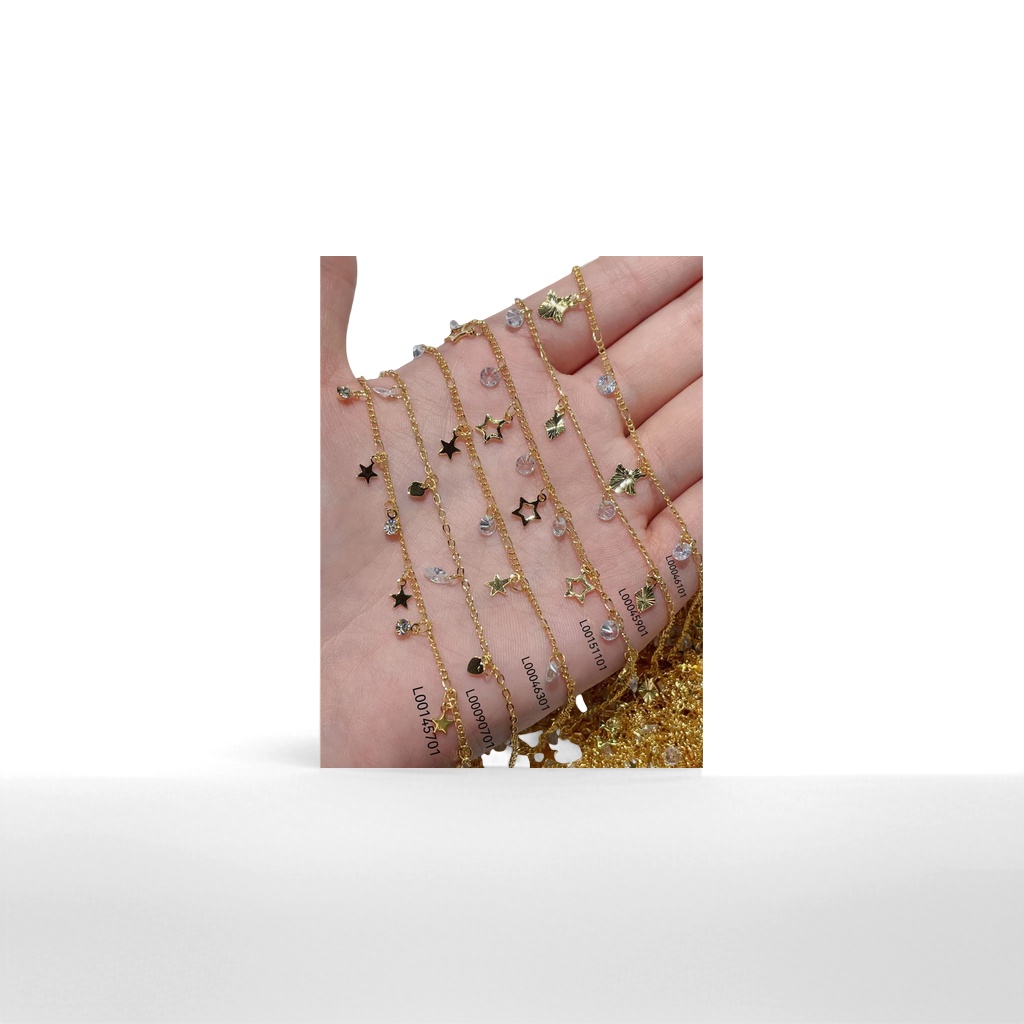 The golden necklace and bracelet set is a fashionable, simple and versatile couple accessory details Picture