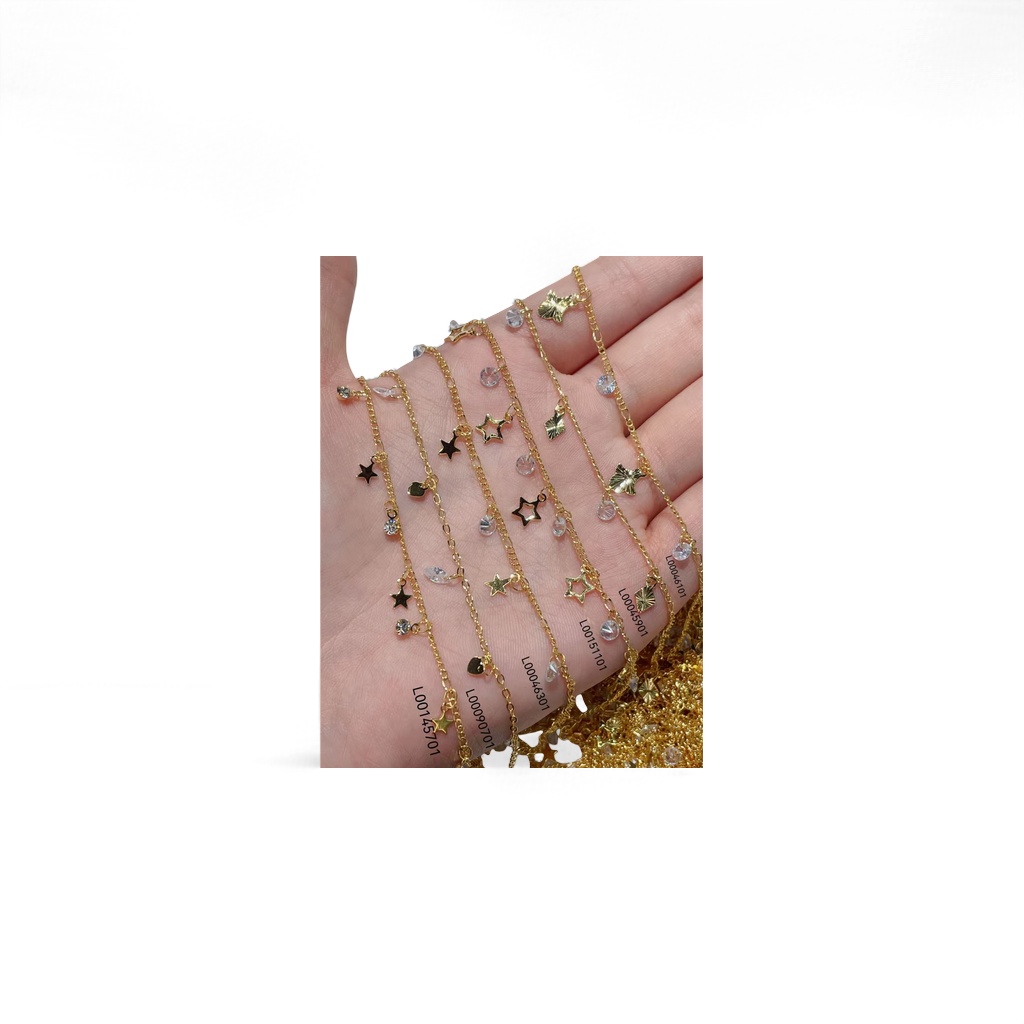 The golden necklace and bracelet set is a fashionable, simple and versatile couple accessory Specification image
