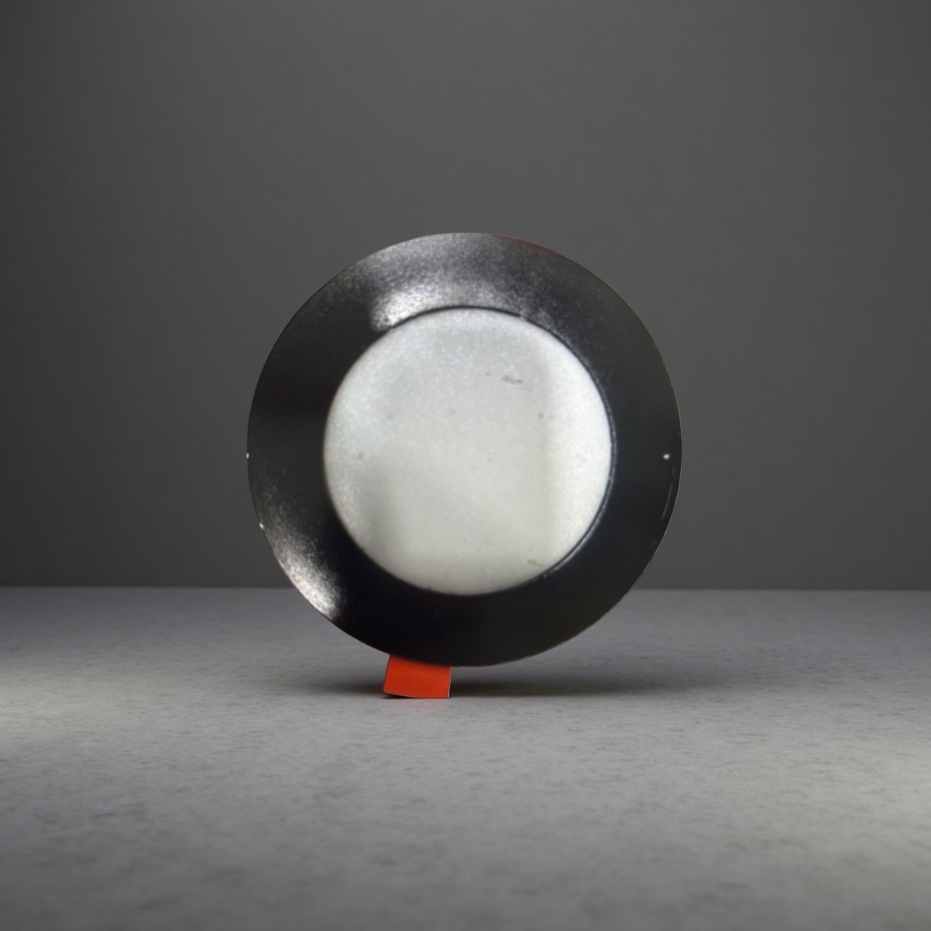 The circular black-framed ceiling lamp is a simple and modern decorative lamp for the living room and bedroom Specification image