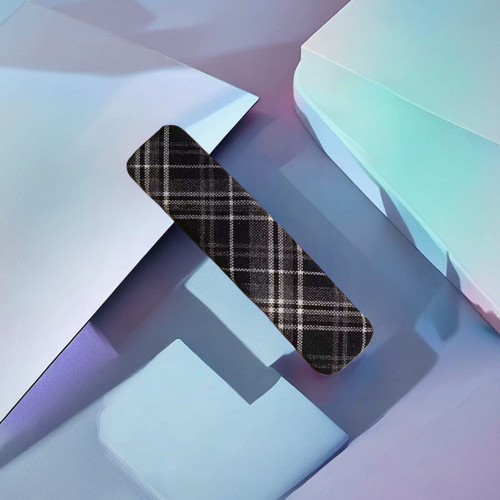 The checkered pattern hair clip is a fashionable and versatile women's headwear