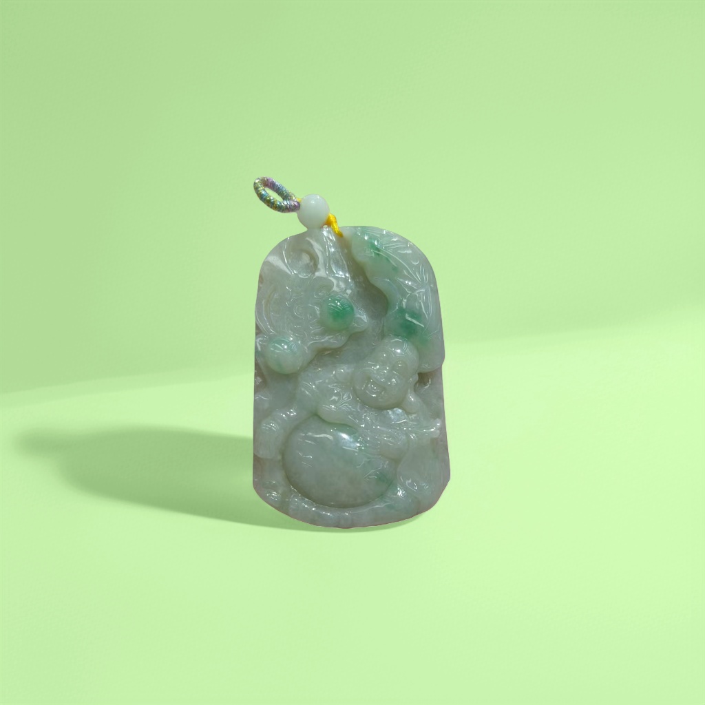 Natural jade pendant, a fashionable and versatile jade pendant necklace for women to wear as a gift or for personal use details Picture