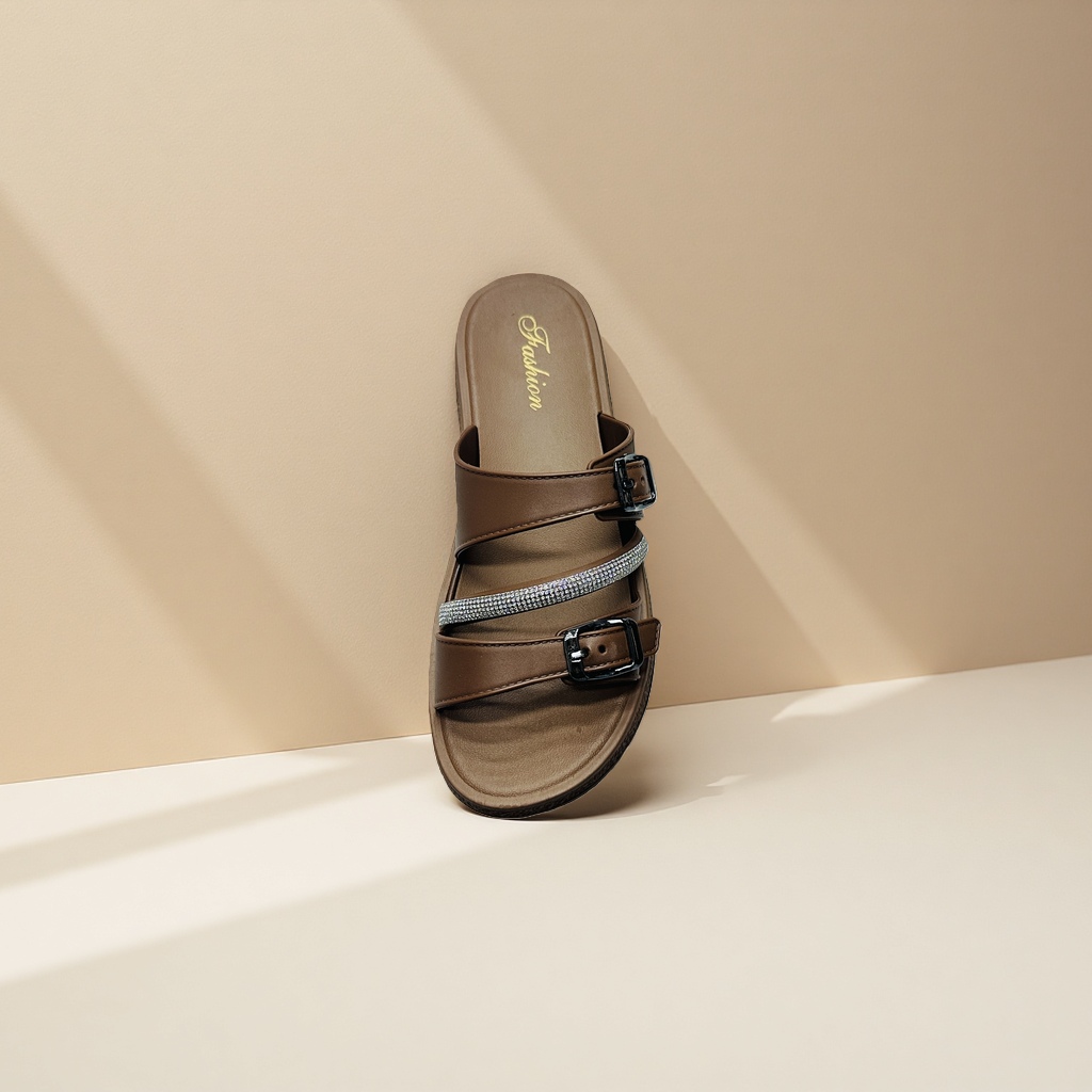 Brown sandals are fashionable and versatile casual women's shoes that are breathable and flat in summer Application Scenario