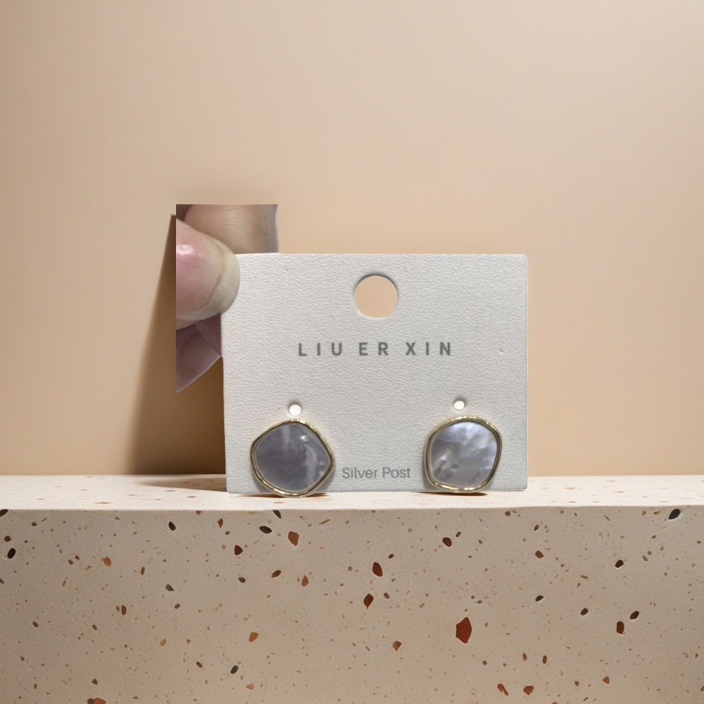 A pair of fashionable and simple ear studs made of anti-allergy alloy details Picture