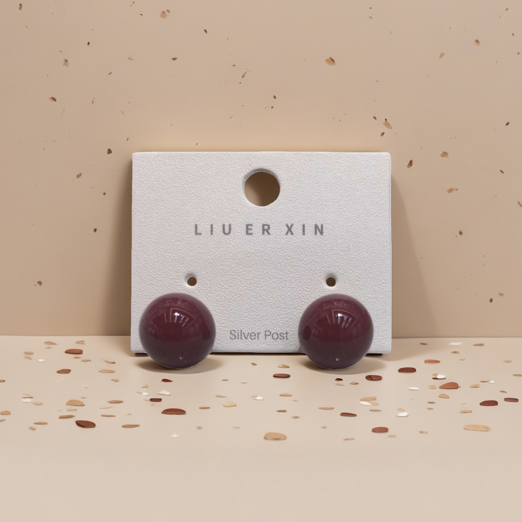 Deep red round stud earrings are fashionable, simple and versatile earrings Application Scenario