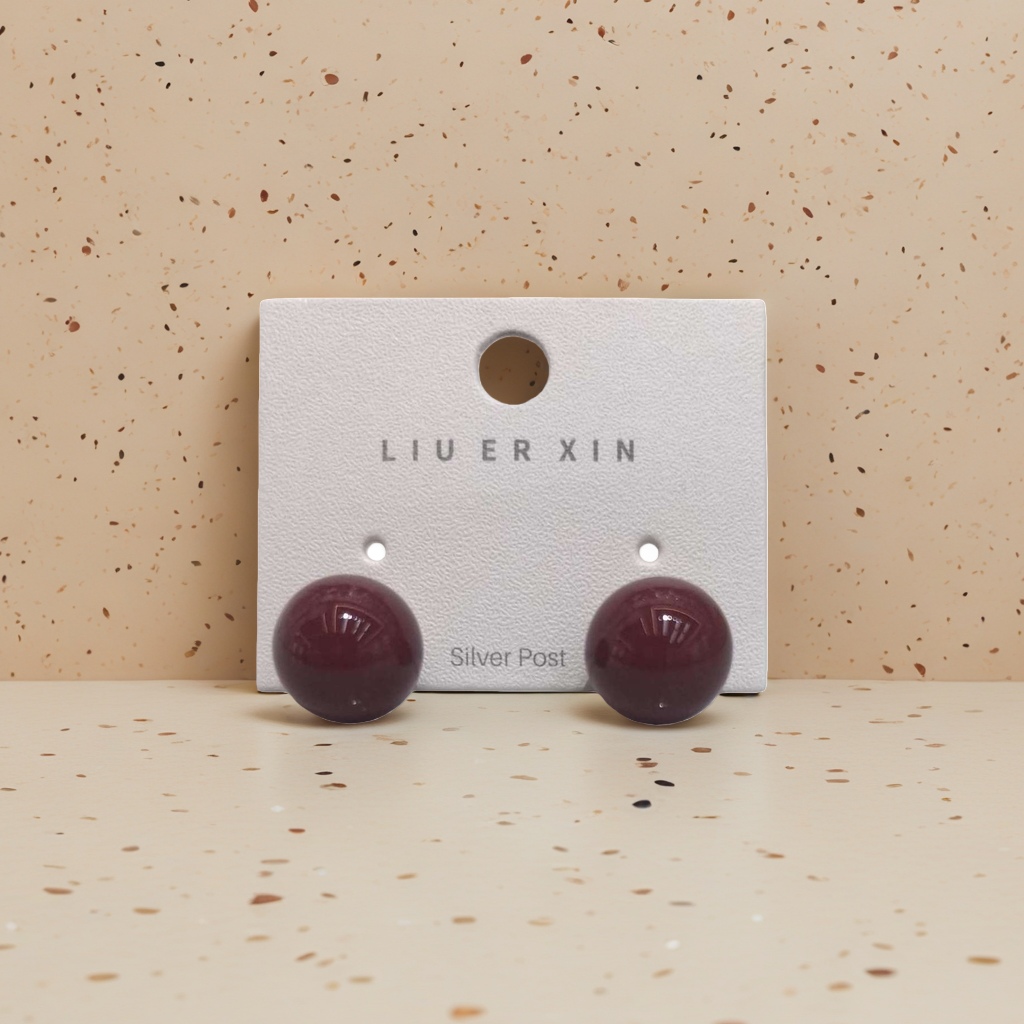 Deep red round stud earrings are fashionable, simple and versatile earrings details Picture