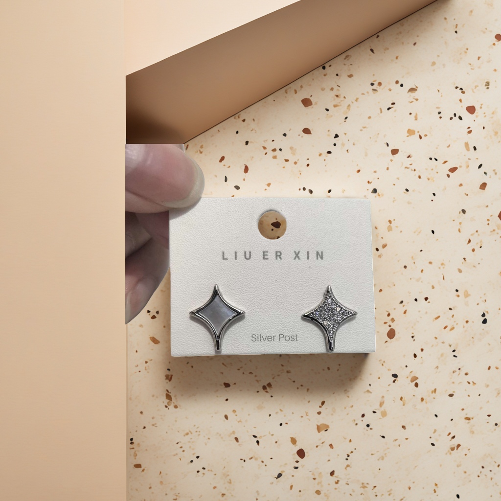 A pair of ear studs, simple and fashionable earrings made of anti-allergy alloy Specification image