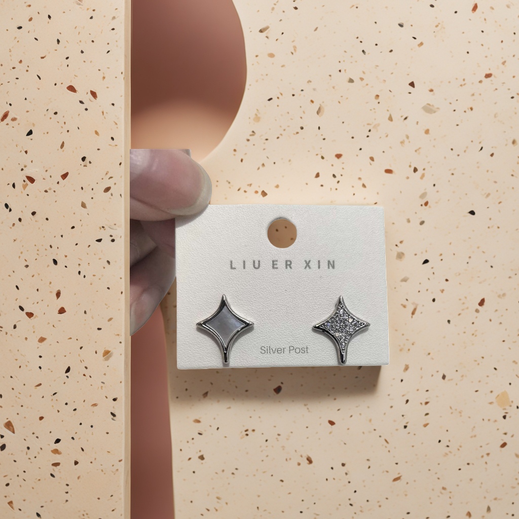 A pair of ear studs, simple and fashionable earrings made of anti-allergy alloy Application Scenario