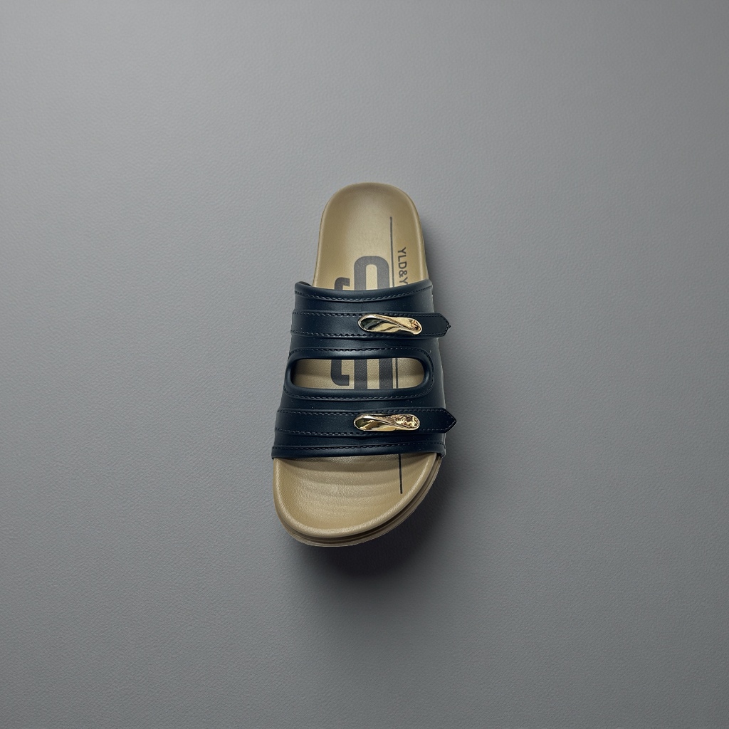 Black sandals are the main body of women's summer breathable and anti-slip flat casual shoes Application Scenario