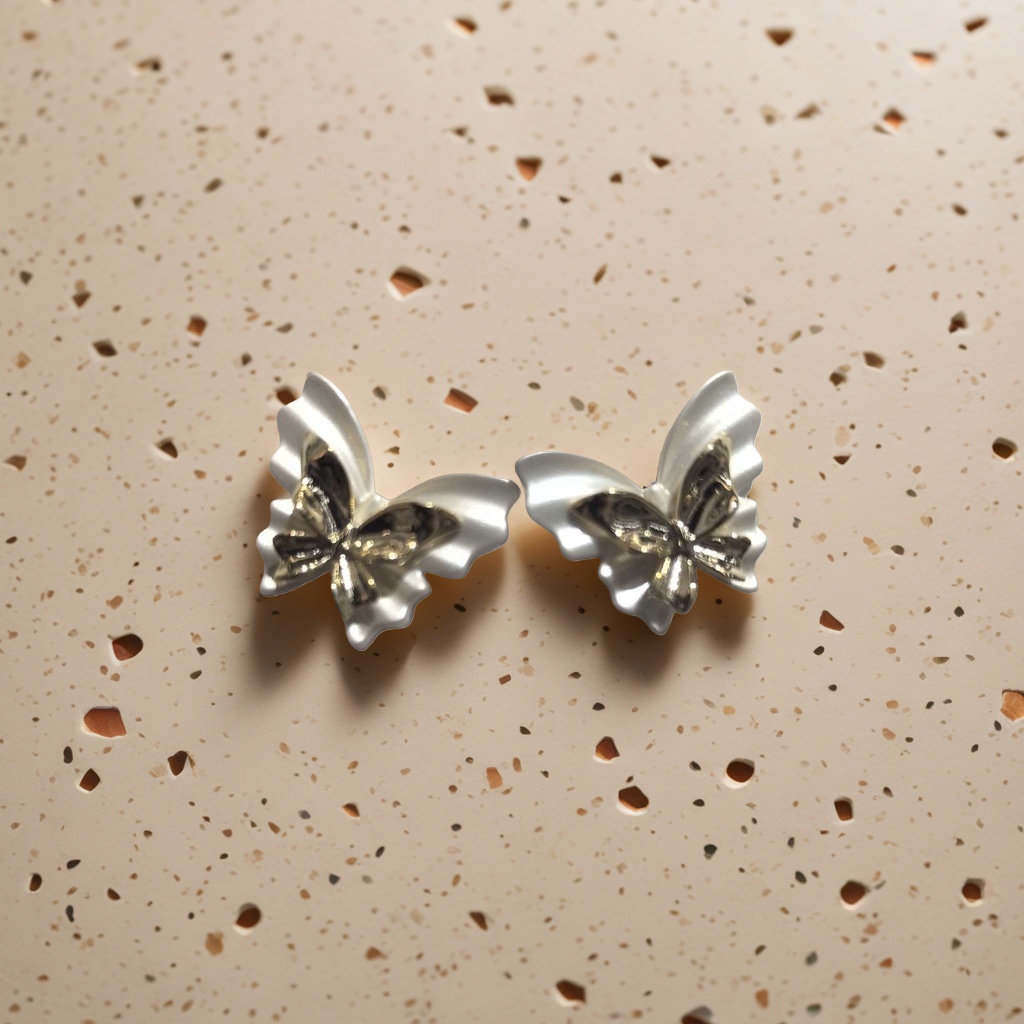 Butterfly-shaped stud earrings are fashionable and light luxury alloy earrings that are versatile for women's daily wear details Picture