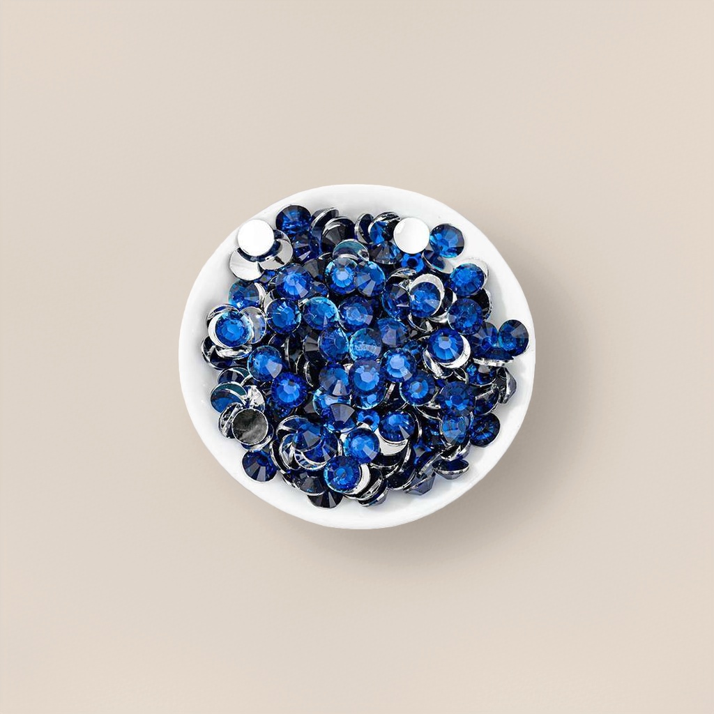 Flat-bottomed round diamond sapphire blue