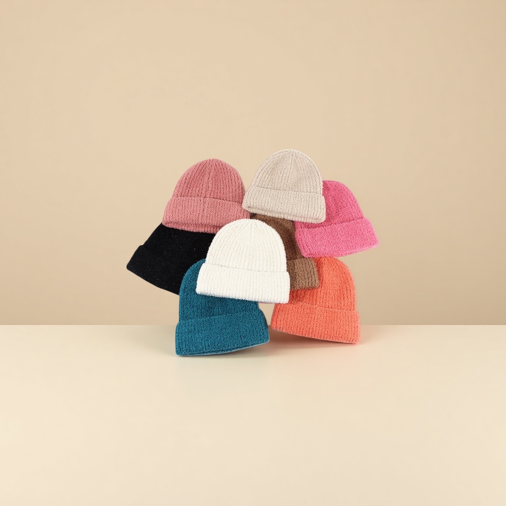 A bright silk solid-color knitted hat for women in autumn and winter, a warm woolen hat Specification image