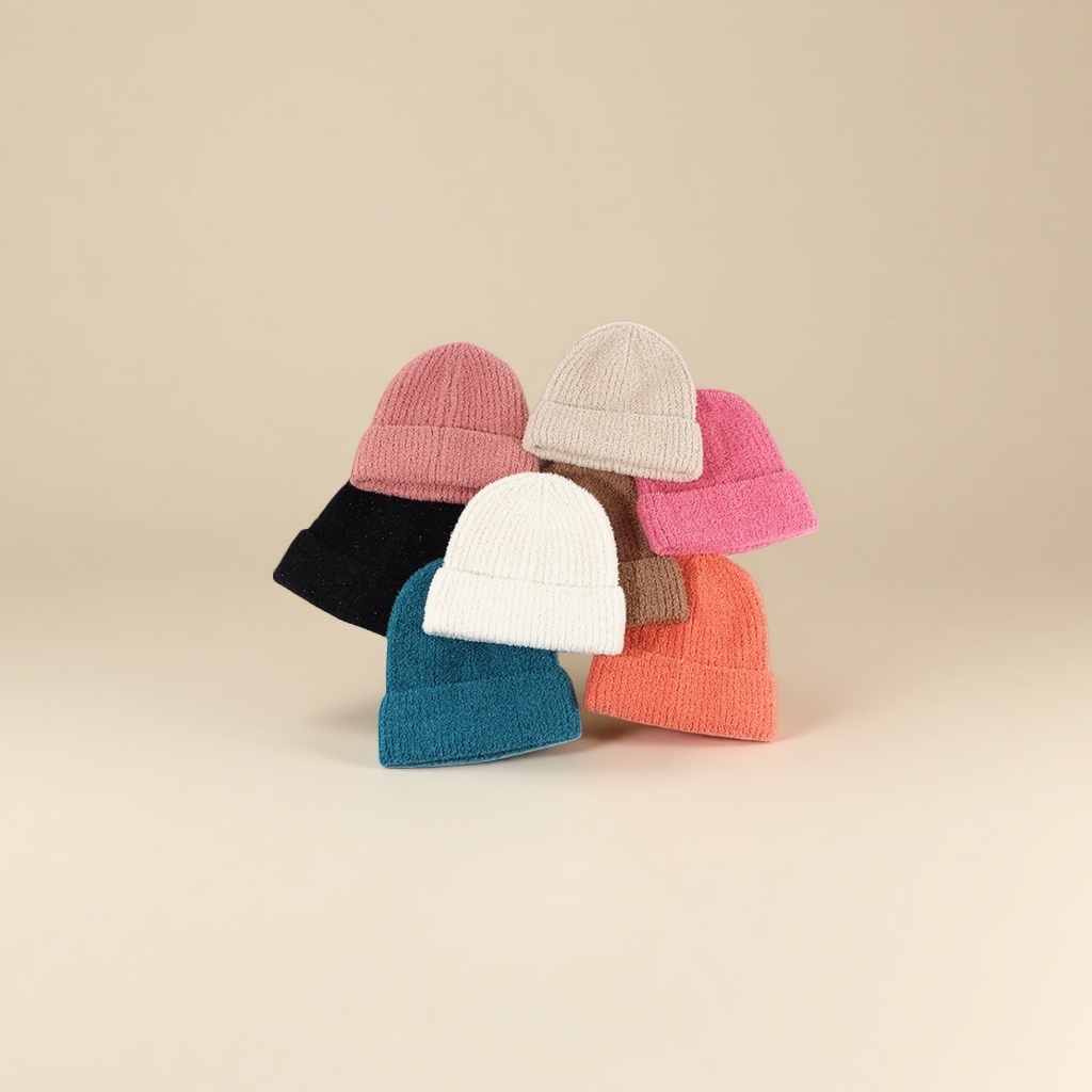 A bright silk solid-color knitted hat for women in autumn and winter, a warm woolen hat details Picture