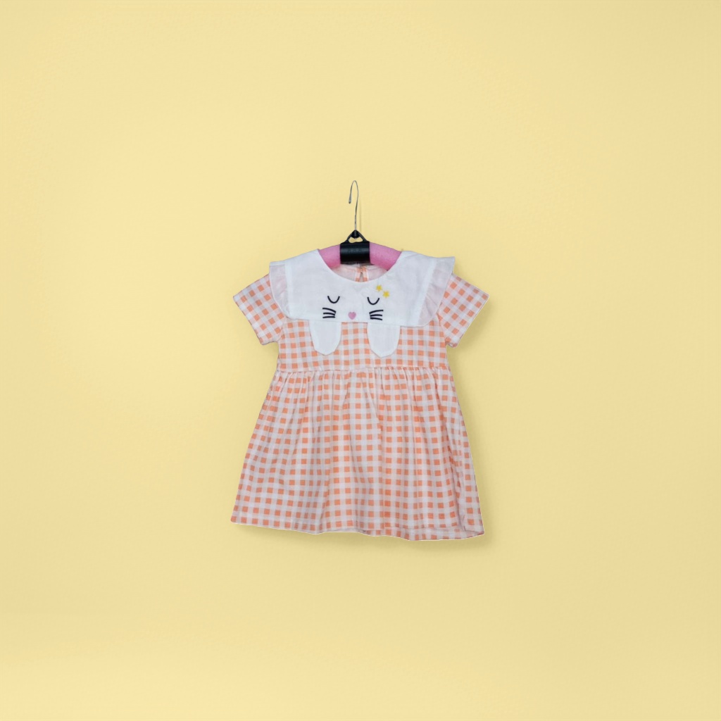 The new pink checkered dress for women's summer is a slimming mid-length style with an elegant and refined look