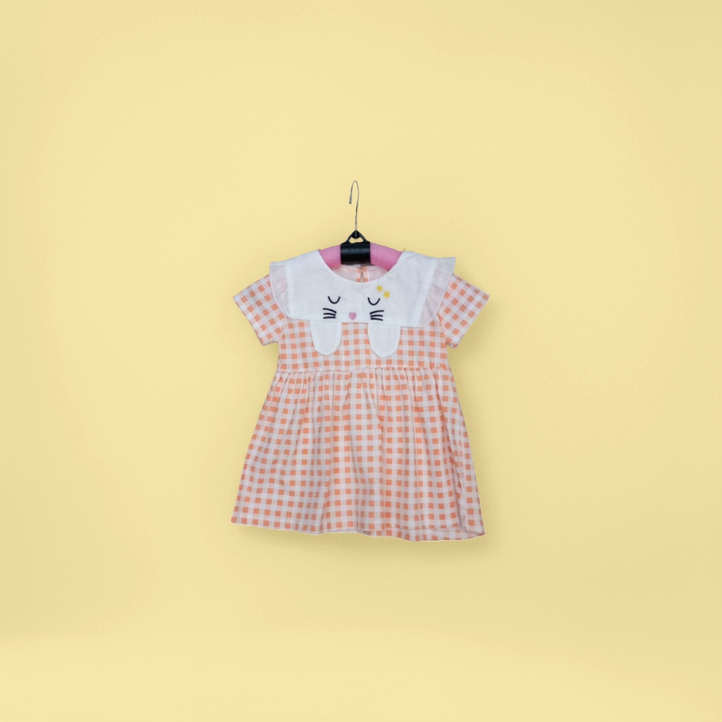 The new pink checkered dress for women's summer is a slimming mid-length style with an elegant and refined look details Picture